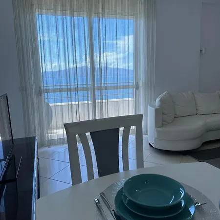 Diora Apartament *